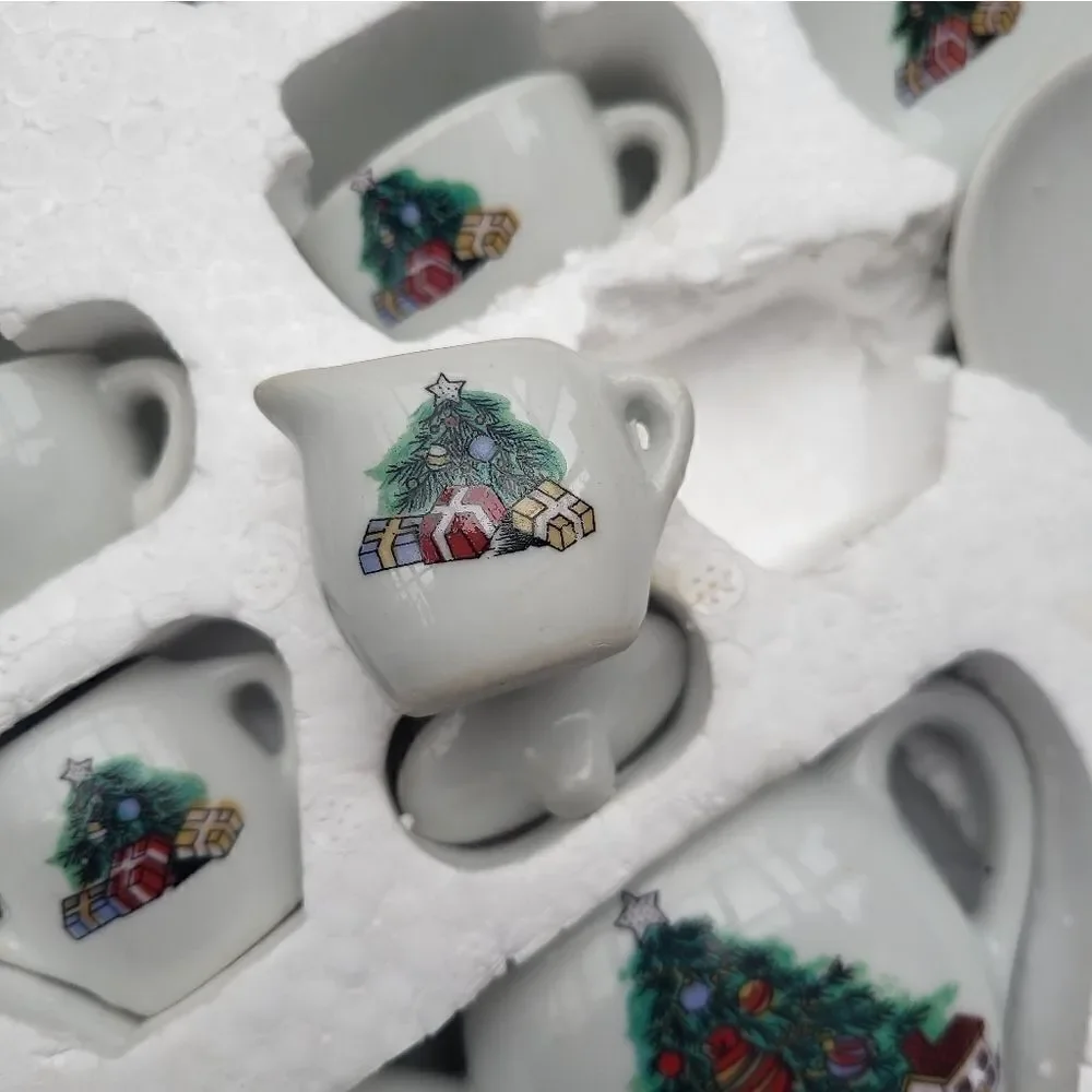 Vintage Childs 17 Piece Porcelain Christmas Tea Set Christmas trees